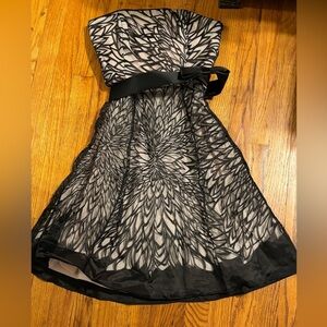 Elegant Black and blush Strapless Dress White House black market nwt size 4